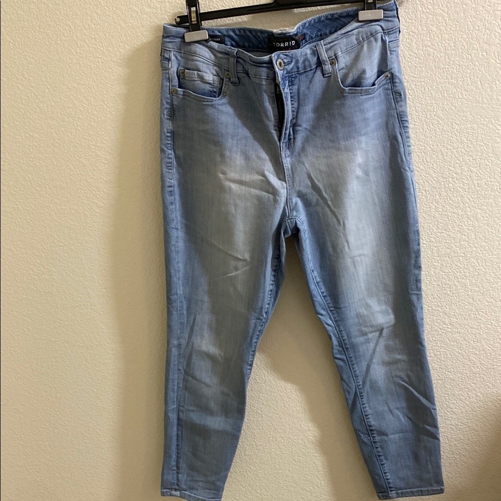 Torrid Light‎ Blue Cropped Jeans